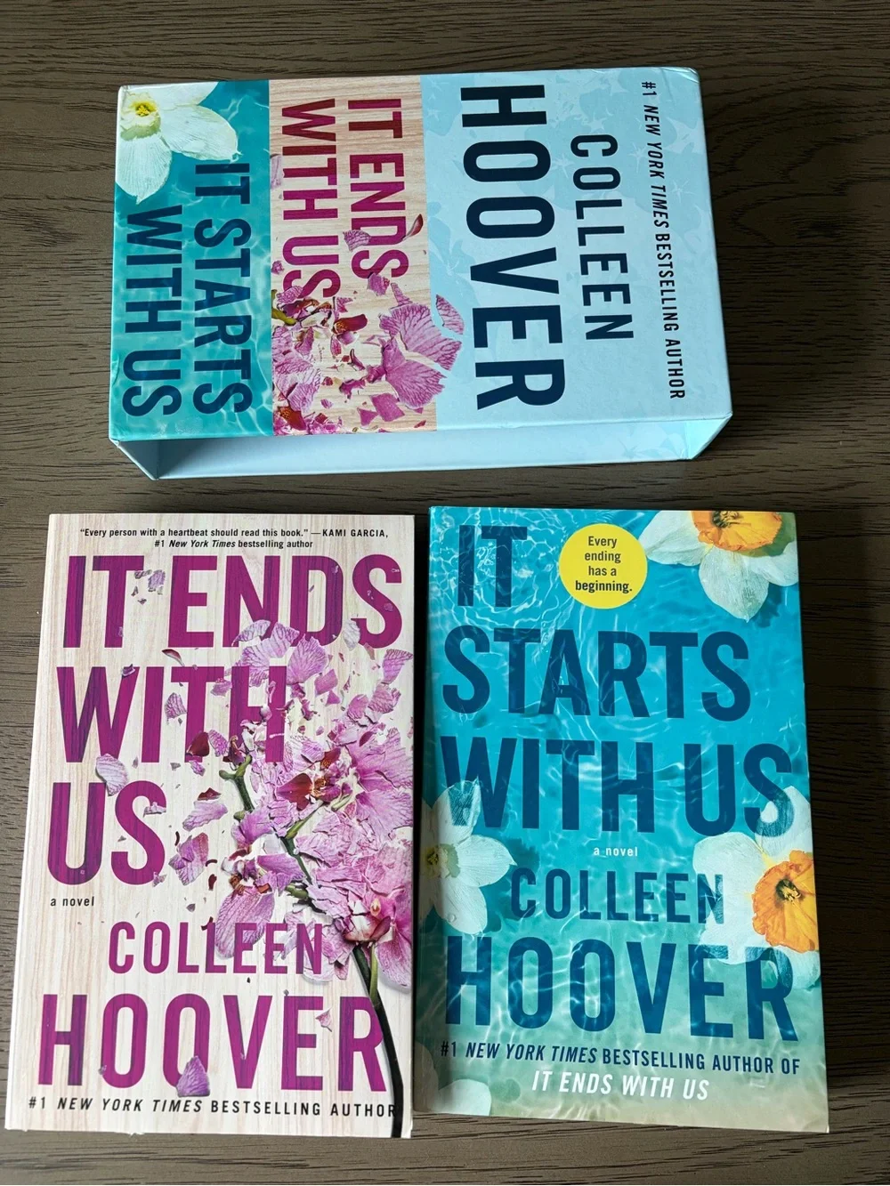 Colleen Hoover boxed set: it ends with us, it starts with us. (Paperback)